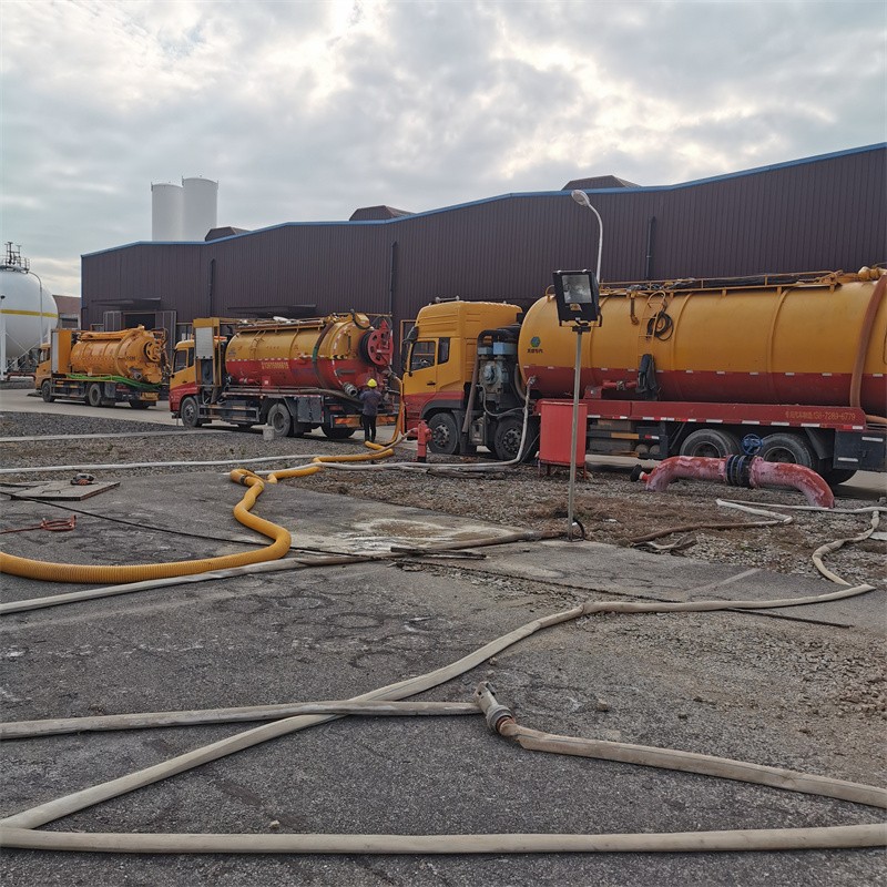 小板镇污水池清理