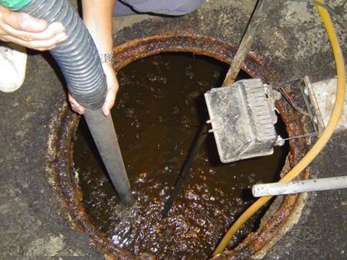 小板镇隔油池清理